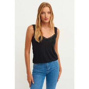 Top cu detalii din dantela si decolteu in V imagine