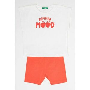 Set de tricou cu decolteu la baza gatului si colanti scurti imagine