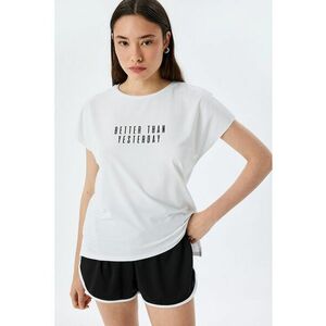 Tricou cu decolteu la baza gatului si imprimeu text imagine