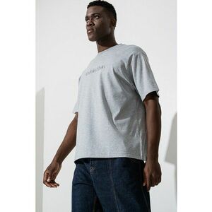 Tricou cu maneci cazute si decolteu la baza gatului imagine