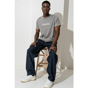 Tricou cu decolteu la baza gatului si imprimeu logo imagine