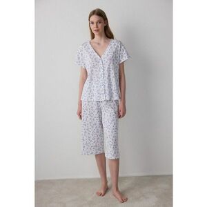 Pijama cu pantaloni scurti si imprimeu floral imagine