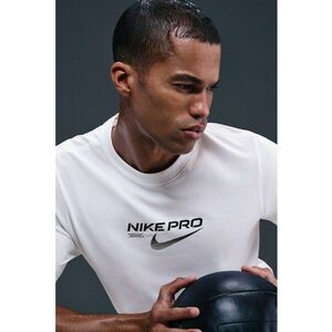 Tricou cu tehnologie Dri-FIT - pentru antrenament imagine