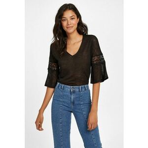 Bluza cu decolteu in V si maneci evazate trei sferturi imagine