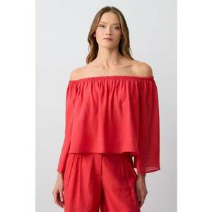 Bluza lejera cu decolteu pe umeri imagine