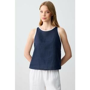 Top de in cu detalii contrastante imagine