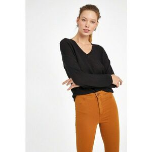 Pulover lejer cu decolteu in V imagine