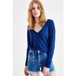 Pulover lejer cu decolteu in V imagine