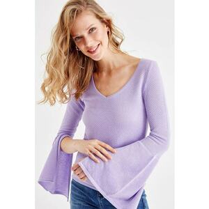 Pulover cu decolteu in V si slituri pe maneci imagine