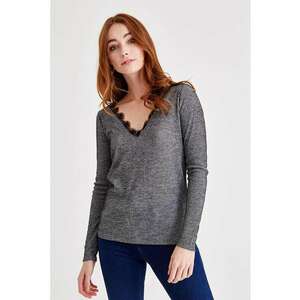 Bluza striata cu decolteu in V si garnituri din dantela imagine