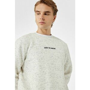 Bluza de trening cu decolteu la baza gatului si text imagine