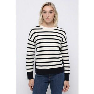 Pulover tricotat in dungi cu nasturi decorativi imagine