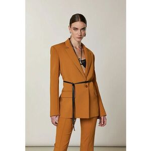 Sacou supradimensionat din crep cu detalii feminine - mâneci lungi și curea din imitație de piele - detalii metalice cu logo imagine