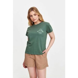 Tricou cu decolteu la baza gatului si detaliu text imagine