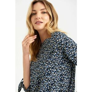 Bluza cu model si decupaje pe partea din spate si maneci imagine