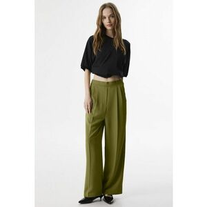 Pantaloni cu pliuri si croiala ampla imagine