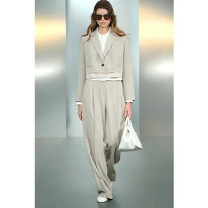 Pantaloni drepti cu pensa si o curea asortata imagine