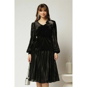 Compleu negru din bluza din catifea si fusta plisata satinata imagine