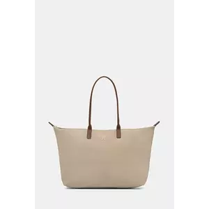 Tommy Hilfiger poseta imagine