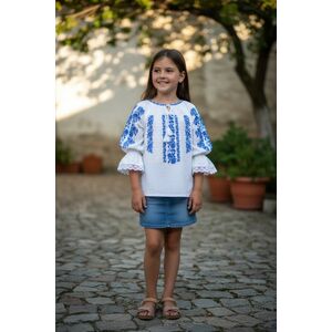 Ie traditionala fetite Steliana 2 imagine