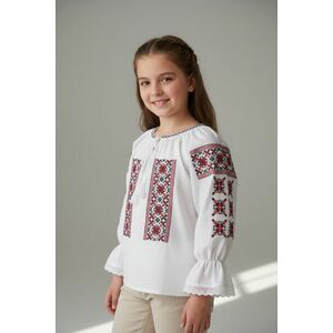 Ie traditionala fetite Melania 4 imagine