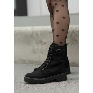 Bocanci dama Donelia negri imagine