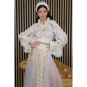 Ie traditionala stilizata Raza de Lumina cu perle aurii imagine