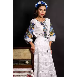 Ie alba din bumbac Lavinia cu simboluri traditionale brodate imagine