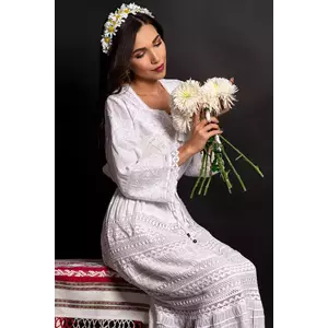 Ie alba Bucovineana din bumbac Ana-Maria brodata cu simbolul ancestral al stelei imagine