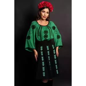 Bluza verde tip ie din vascoza cu broderie traditionala neagra imagine