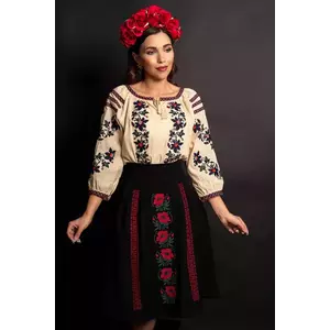 Fusta dama neagra in clos cu maci rosii brodati imagine