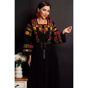 Ie traditionala Floare de Bucovina cu broderie viu colorata imagine