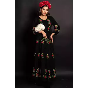 Rochie traditionala Doina Neagră brodata cu trandafiri rosii si galbeni imagine