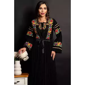 Ie traditionala Bucovineana neagra cu anemone brodate imagine