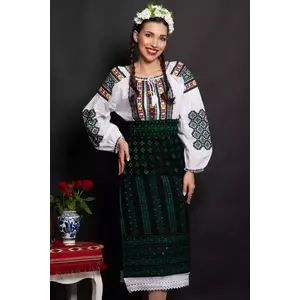 Set catrinta si brau traditional cu broderie verde si simbolul rombului imagine
