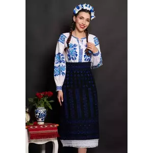 Set catrinta si brau traditional cu broderie albastra si simbolul rombului imagine