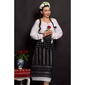 Set catrinta si brau traditional cu broderie argintie si simbolul rombului imagine