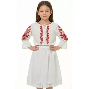 Ie fetita alba Doriana cu margarete rosii brodate imagine