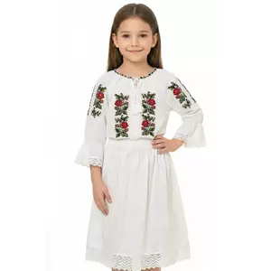 Ie traditionala fetita Theea cu trandafiri brodati imagine