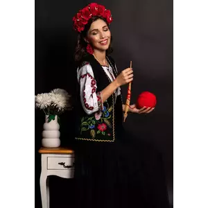 Vesta dama traditionala neagra Georgeta cu maci brodati imagine