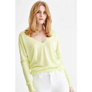 Pulover lejer cu decolteu in V - Galben pal imagine