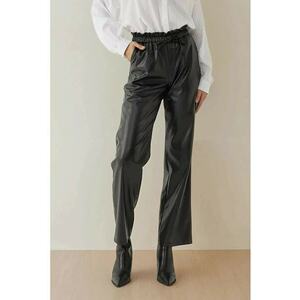Pantaloni dama - drepti din piele ecologica - talie elastica - negru imagine