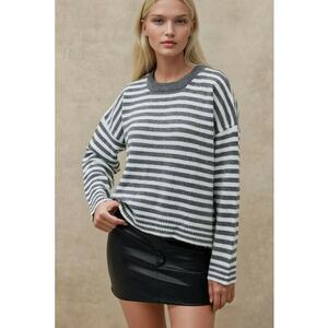 Pulover dama supradimensionat cu guler rotund - dungi - moale la atingere - alb gri - tricot imagine
