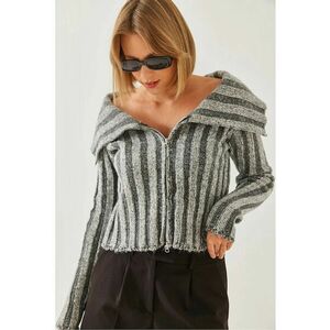 Pulover dama - cardigan scurt cu gluga - dungi - gri inchis - tricot - imagine