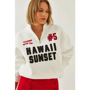 Hanorac dama alb cu pompoane - Alb imagine