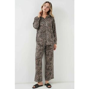Set doua piese - camasa lunga cu nasturi si pantaloni largi - imprimeu leopard - maro - viscoza imagine