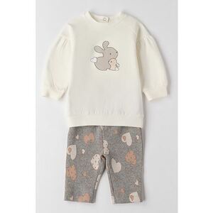 Set de bluza si pantaloni cu model inimi - 2 piese - Alb fildes/Gri inchis melange/Maro deschis imagine