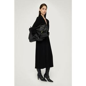Rochie cu decolteu in V si maneci lungi - Negru imagine