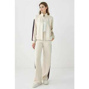 Pantaloni de trening din amestec de modal cu croiala ampla - Alb fildes/Rosu inchis/Bleumarin imagine