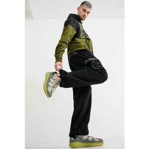 Pantaloni de trening cu buzunare cargo Unleash The Shark - Negru imagine